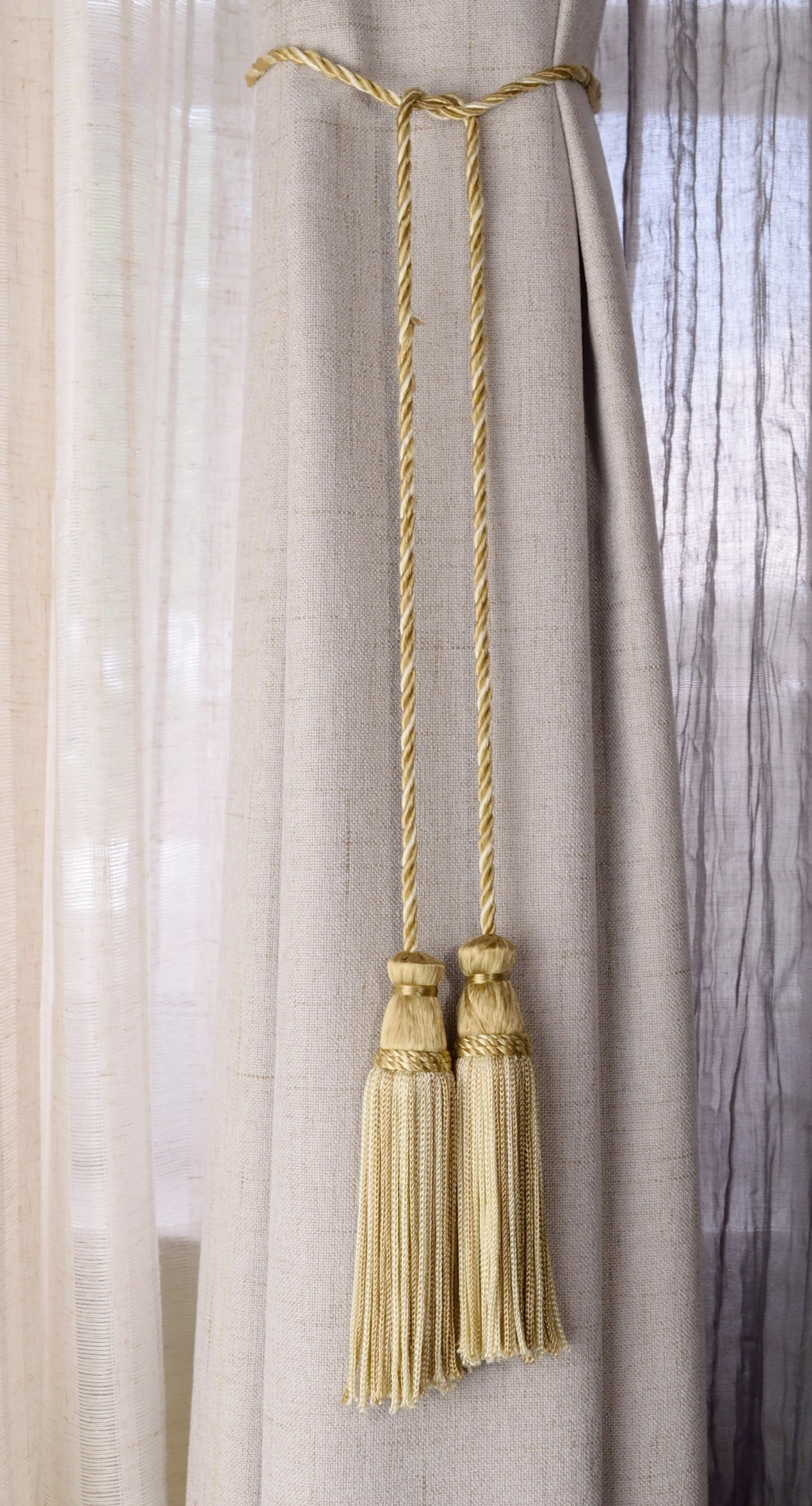DÉCOPRO Decorative Chainette Double Tassel Curtain and Drapery Tieback / Holdback, 4" (10cm), 29" (73.5cm) # CDCT, Blonde Beige #3432 (Light Beige, Dark Beige, Light Gold) | Sold Individually - DecoPro