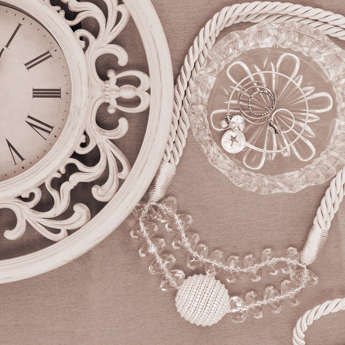 DÉCOPRO Lavish Curtain and Drapery Tieback with large Beaded Ball and Translucent Beads Tieback, Spread 40" (1m), 3/8" (1cm) Thick # HNTB, Pearl White #81148 (Bright White) | Sold Individually - DecoPro