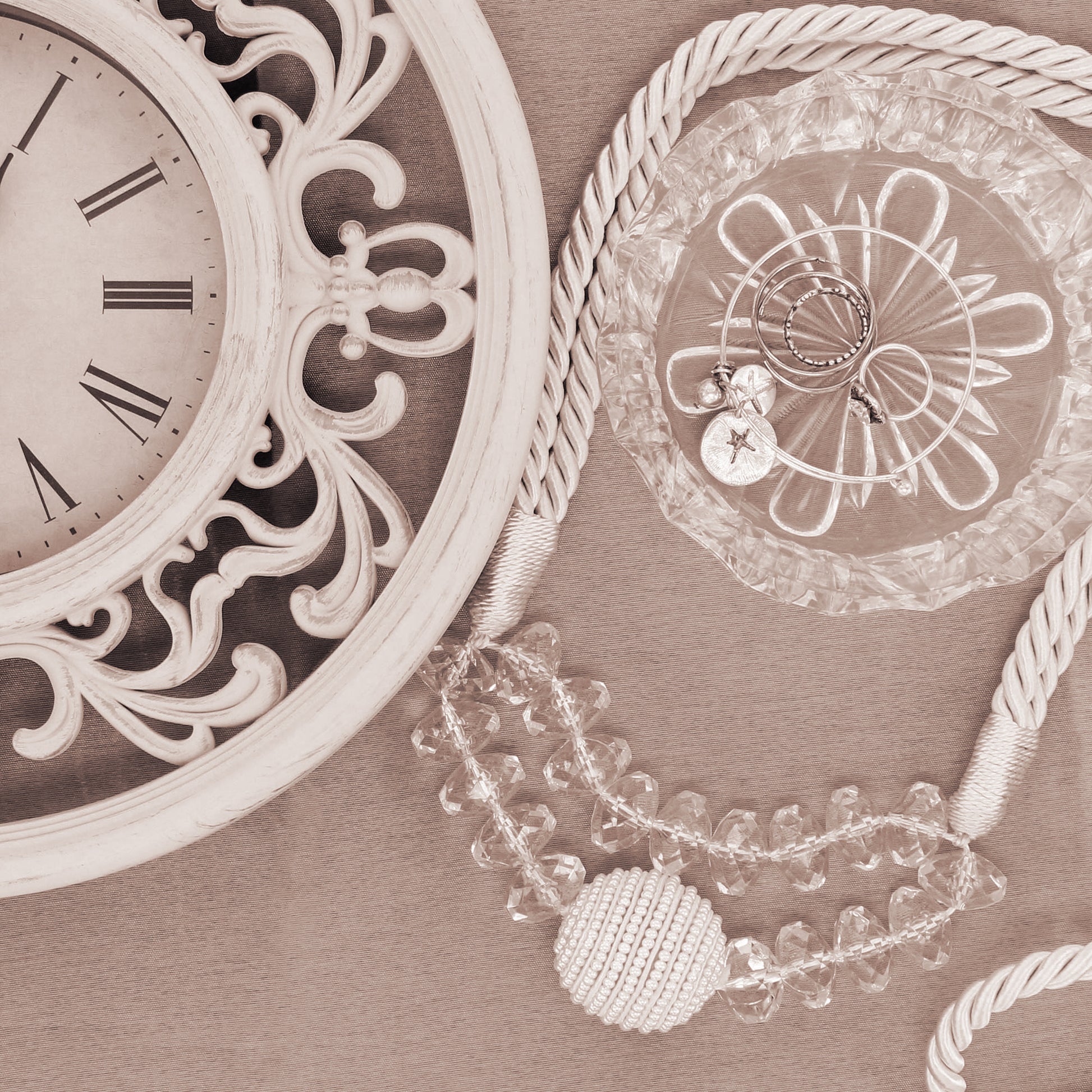 DÉCOPRO Lavish Curtain and Drapery Tieback with large Beaded Ball and Translucent Beads Tieback, Spread 40" (1m), 3/8" (1cm) Thick # HNTB, Pearl White #81148 (Bright White) | Sold Individually - DecoPro