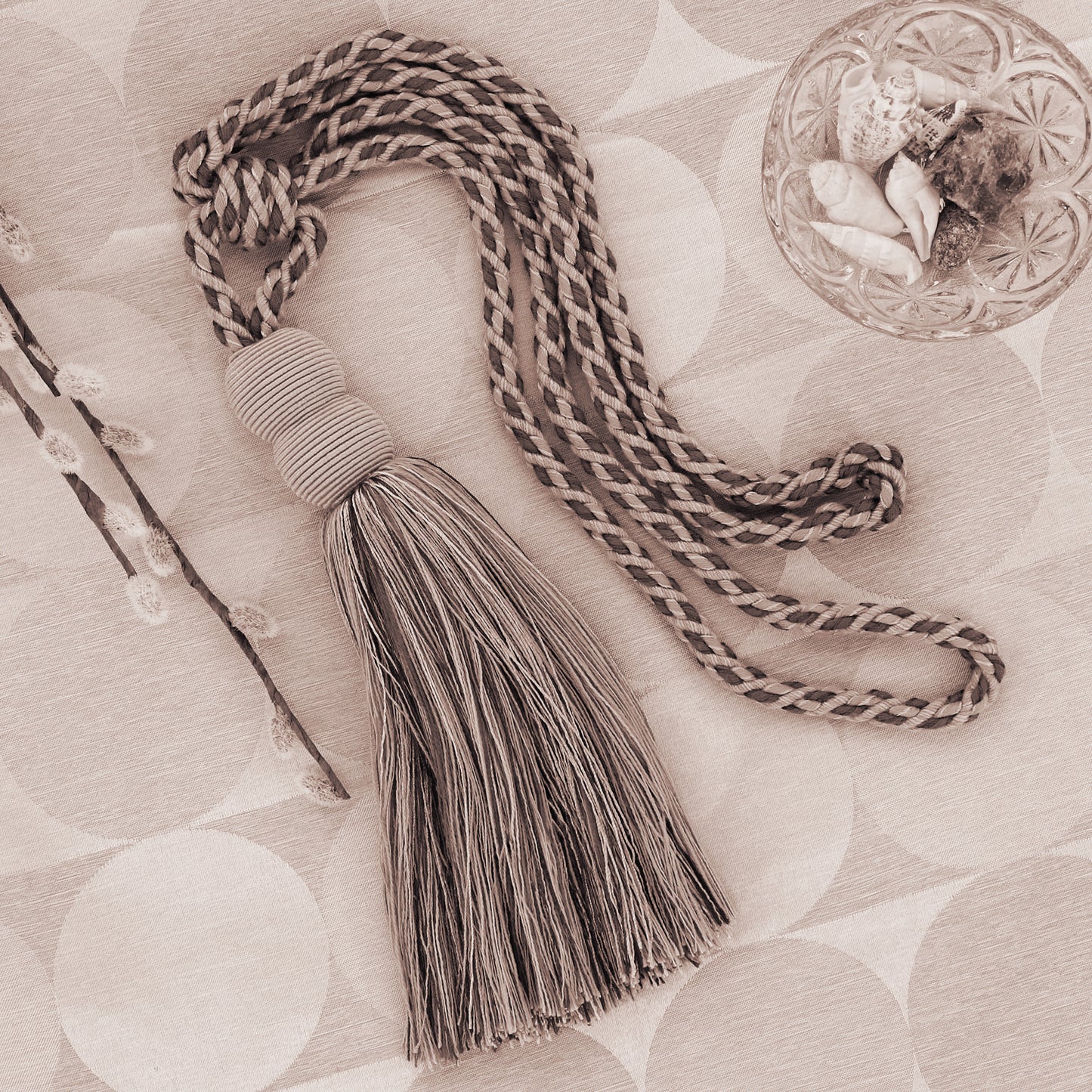 DÉCOPRO Contemporary, Modern Curtain & Drapery Tassel Tieback - Double Ball Design, Tassel Length 9 1/2" (24cm), Spread 30" (76cm) # TBV9 Beige Harvest Red #VNT21 (Dark Red, Light Red, Dark Beige) | Set of 10 - DecoPro