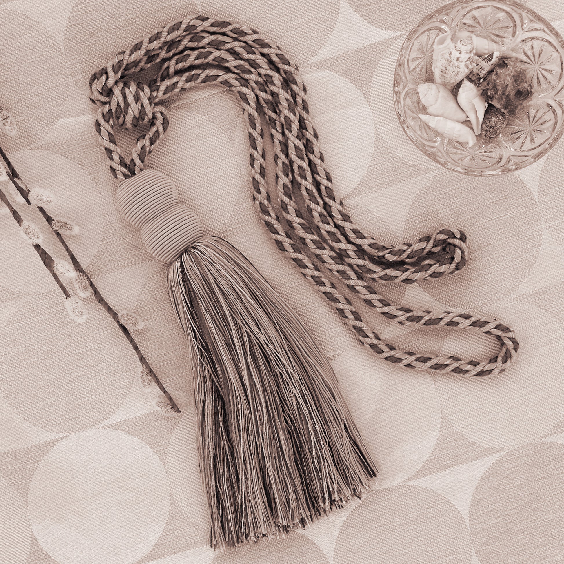 DÉCOPRO Contemporary, Modern Curtain & Drapery Tassel Tieback - Double Ball Design, Tassel Length 9 1/2" (24cm), Spread 30" (76cm) # TBV9 Beige Harvest Red #VNT21 (Dark Red, Light Red, Dark Beige) | Set of 10 - DecoPro