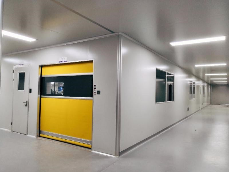 100 pieces Disposable Surgical Face Masks, Mouth and Nose Safety Protection - DecoPro