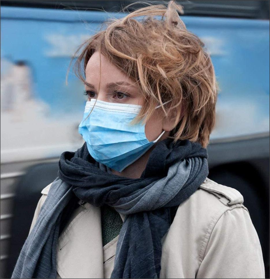 100 pieces Disposable Surgical Face Masks, Mouth and Nose Safety Protection - DecoPro